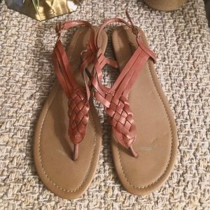 Cute thong sandals 👡